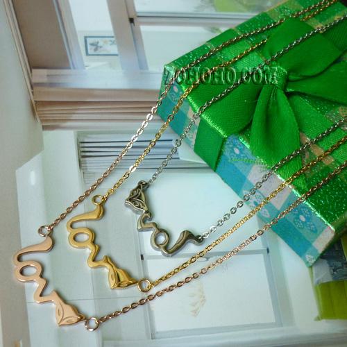 Dây chuyền chữ LOVE DE613