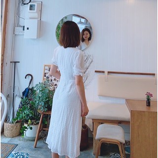 Đầm trắng xẻ tà viền ren
