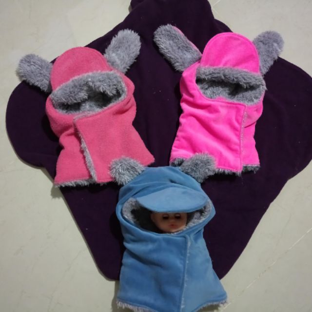 Com bo áo choàng của khách