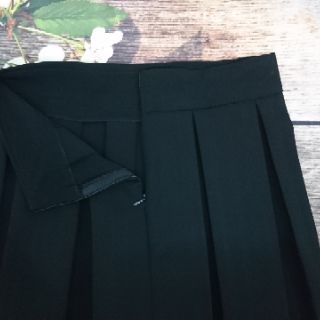 Chân váy xếp ly phối ren
