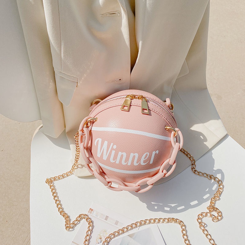 Túi Đeo Chéo Hình Quả Bóng Rổ Phối Dây Xích Cá Tính Cho Nữ