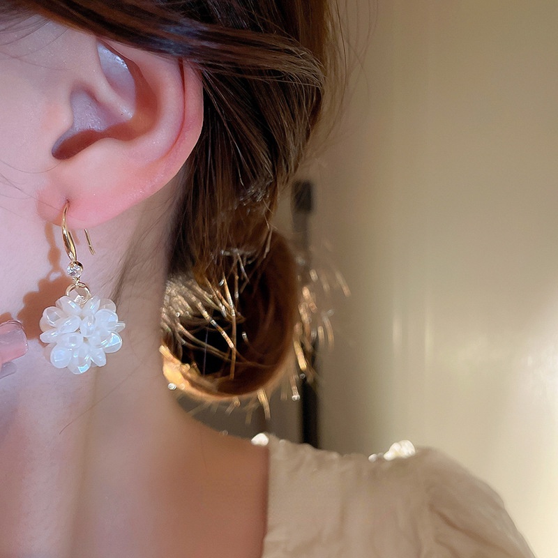 Khuyên Tai Hình Cánh Hoa Đính Ngọc Trai Nhân Tạo Thời Trang