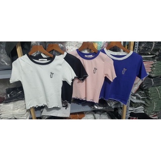 Áo Croptop Thêu Thỏ Phối Cổ.