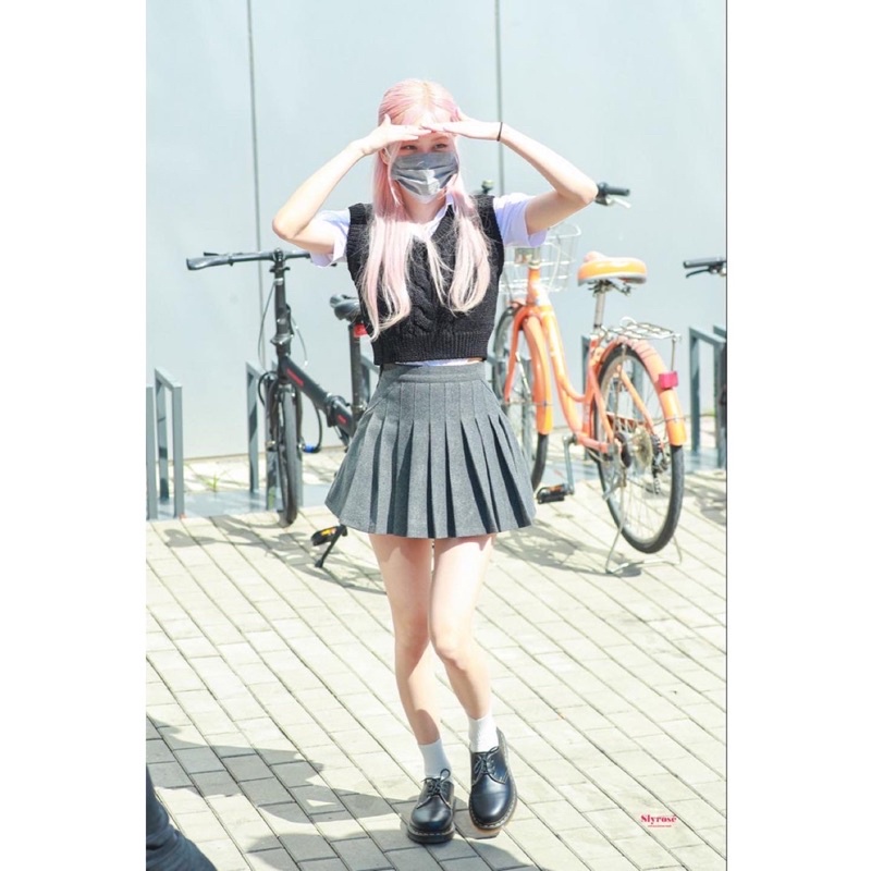 Set áo gile len chân váy tennis giống Rosé BLACKPINK