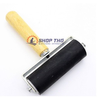 Con lăn cao su bản rộng 10cm tay cầm gỗ