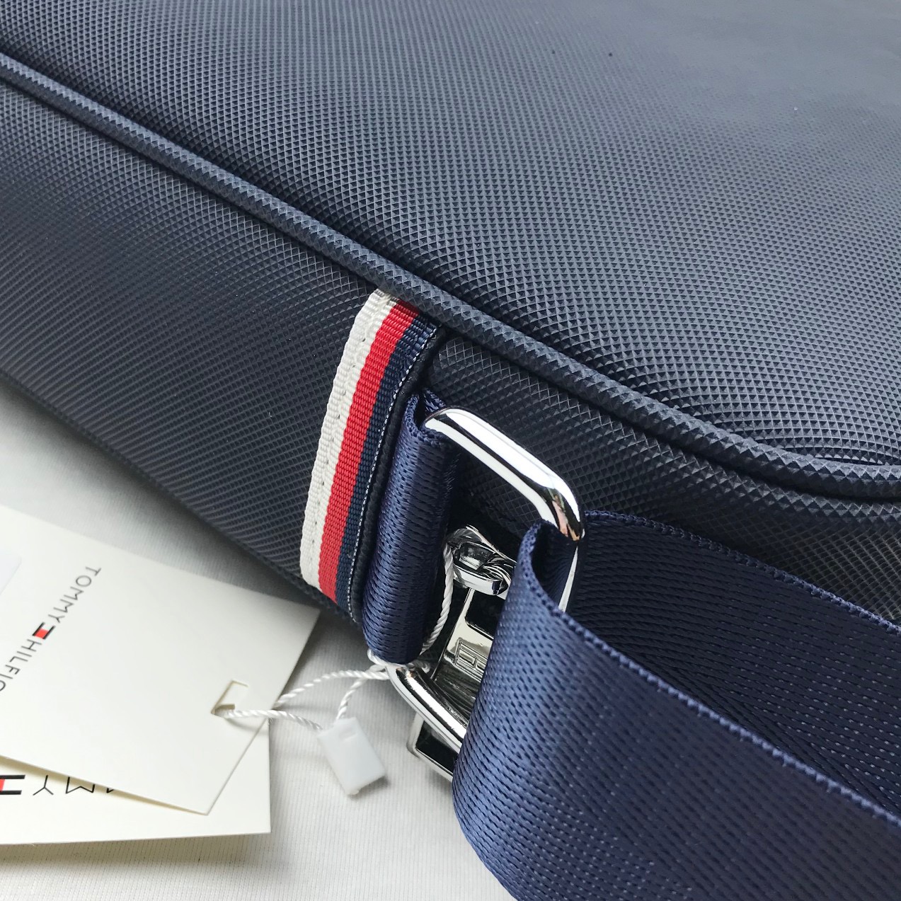Túi đeo chéo TOMMY HILFIGER thời trang công sở cho nam | BigBuy360 - bigbuy360.vn