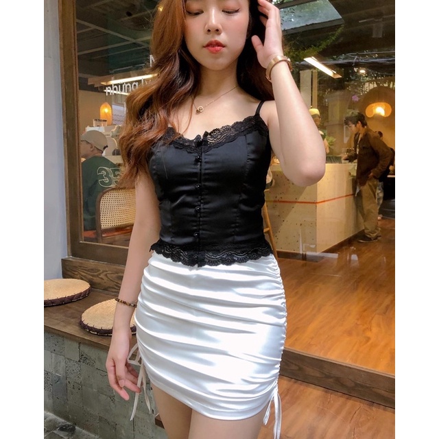 Áo croptop lụa phối ren
