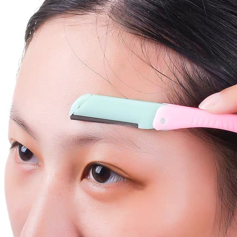 dao cạo lông mày bỏ túi nhỏ gọn tiện lợi