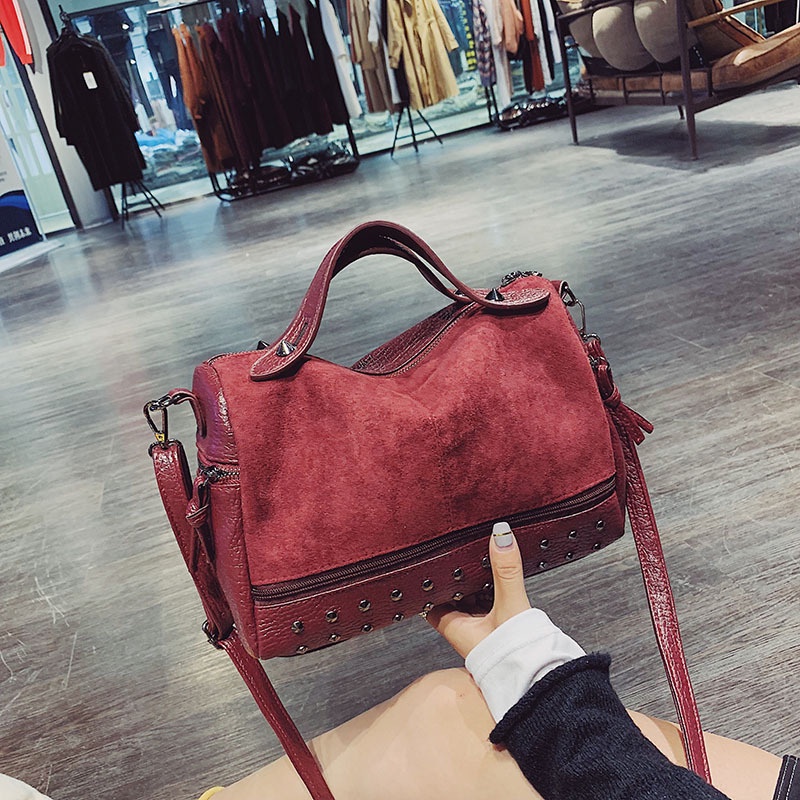 Túi đeo vai IELGY mờ đính đinh tán phong cách vintage thời trang