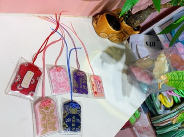 Móc khóa túi gấm may mắn Omamori Nhật