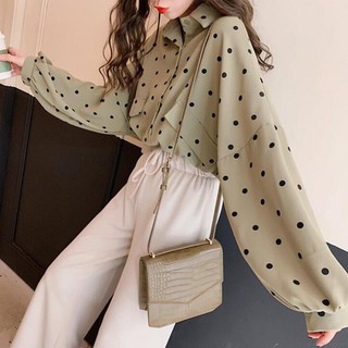 Áo nữ oversize chấm bi phong cách Hàn Quốc