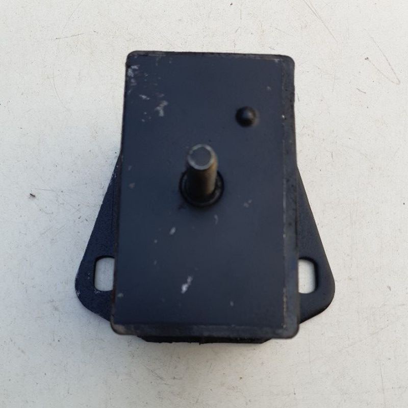 Cao su chân máy ô tô tải huyn đai 1 tấn, 1,25 tấn đời 93