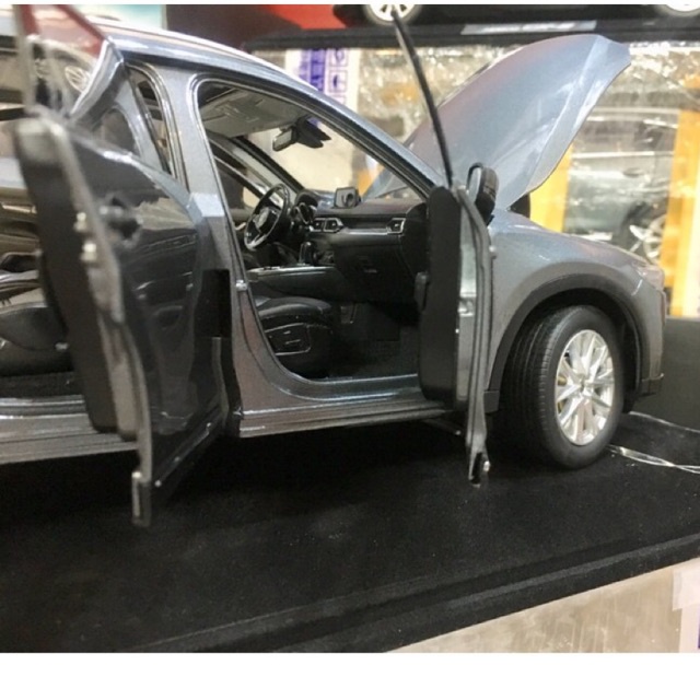 Mô hình xe SUV Mazda CX8 tỉ lệ 1:18