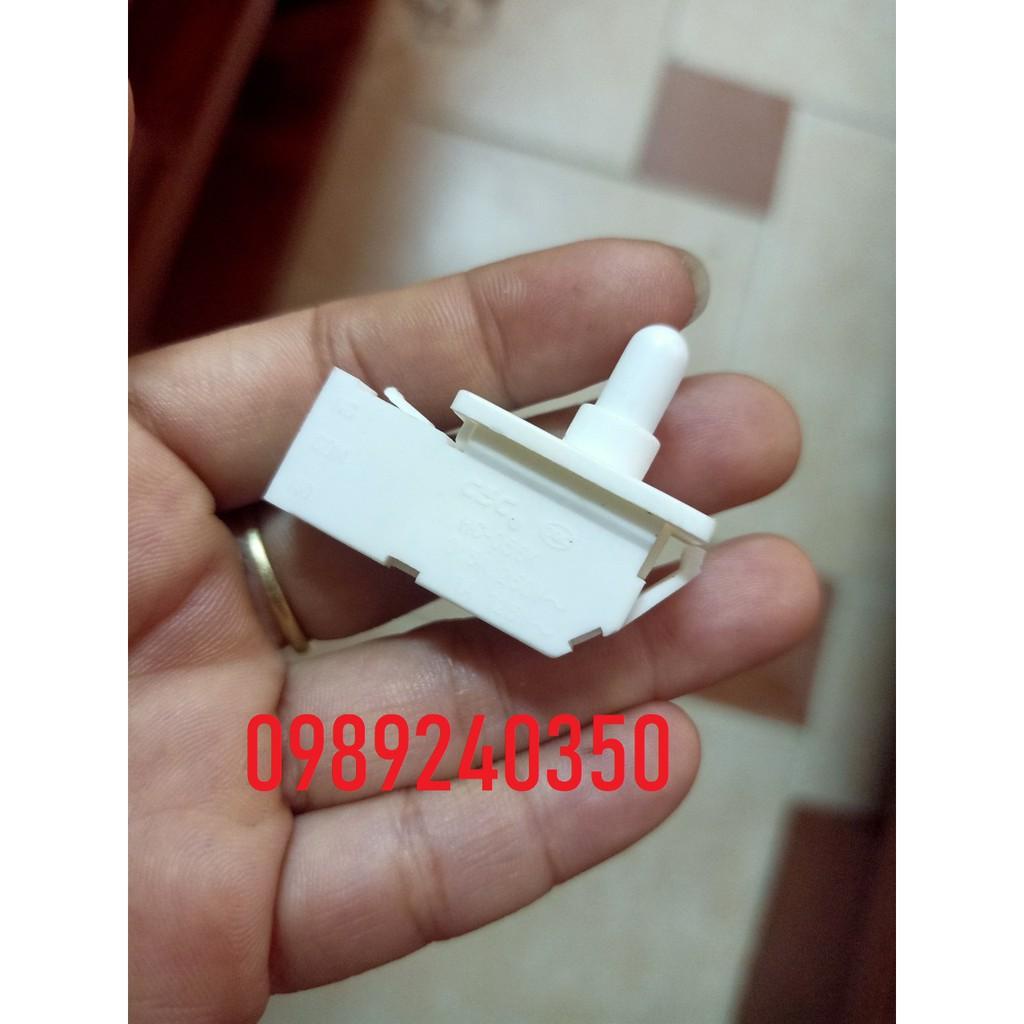 Công tắc cửa tủ lạnh 3 chân loại cài