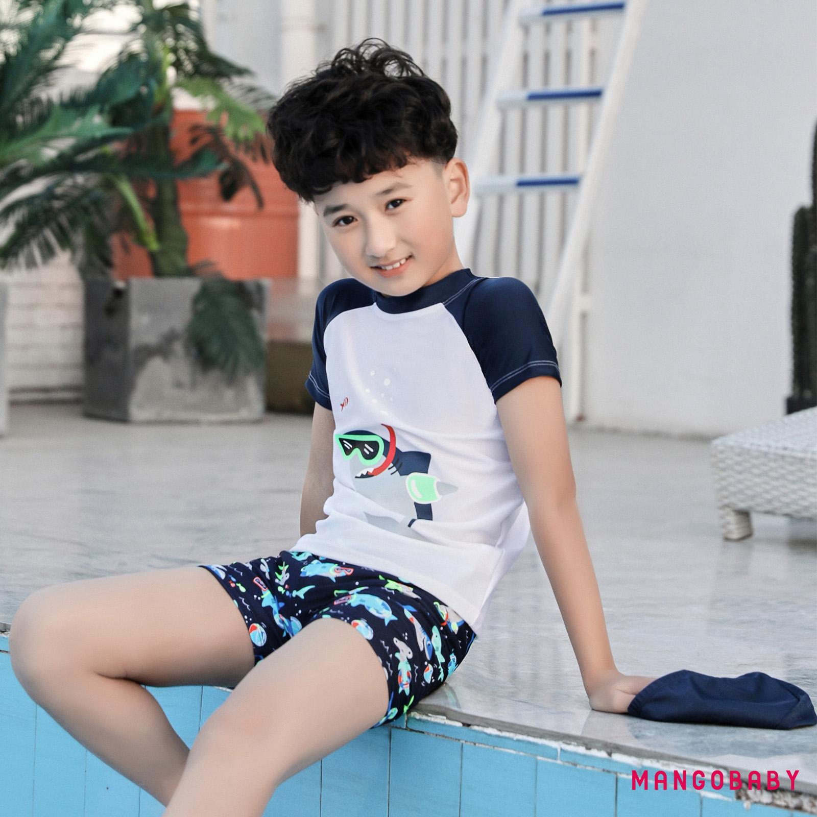 Set Áo Thun + Quần Short + Mũ Bơi In Họa Tiết Hoạt Hình Cho Bé Trai