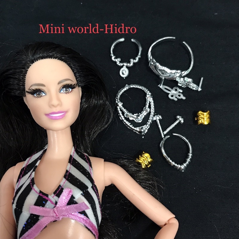 Set phụ kiện vòng cổ, bông tai, trang sức, túi giày, mắt kiếng cho búp bê Barbie.