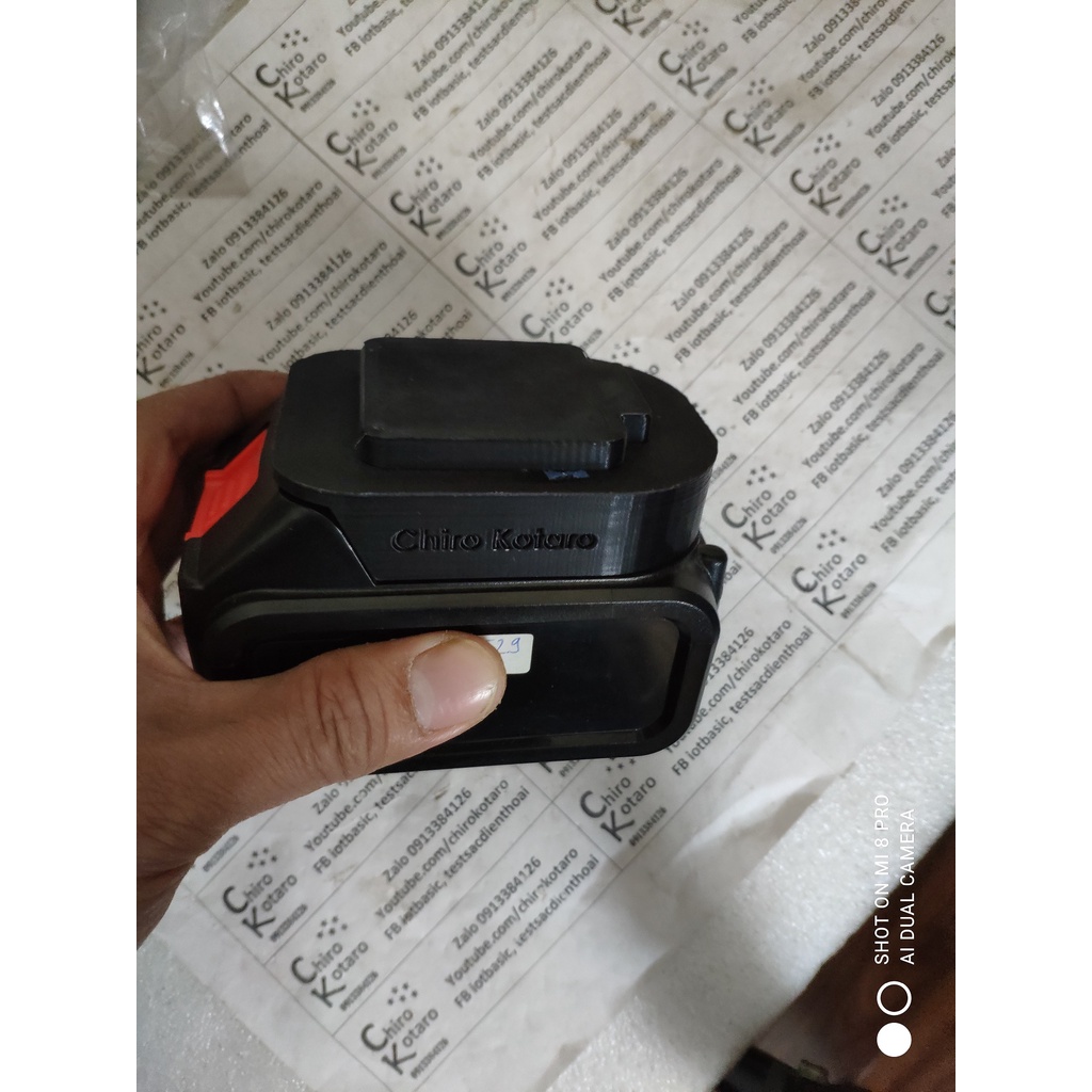 Bộ đế chuyển lấy điện từ hộp pin Makita LXT ra DC 5521 với nắp bảo vệ cực