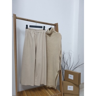Áo len cổ cao xẻ