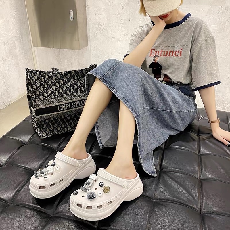 Dép Crocs đính đá gấu ảnh thật ở cuối