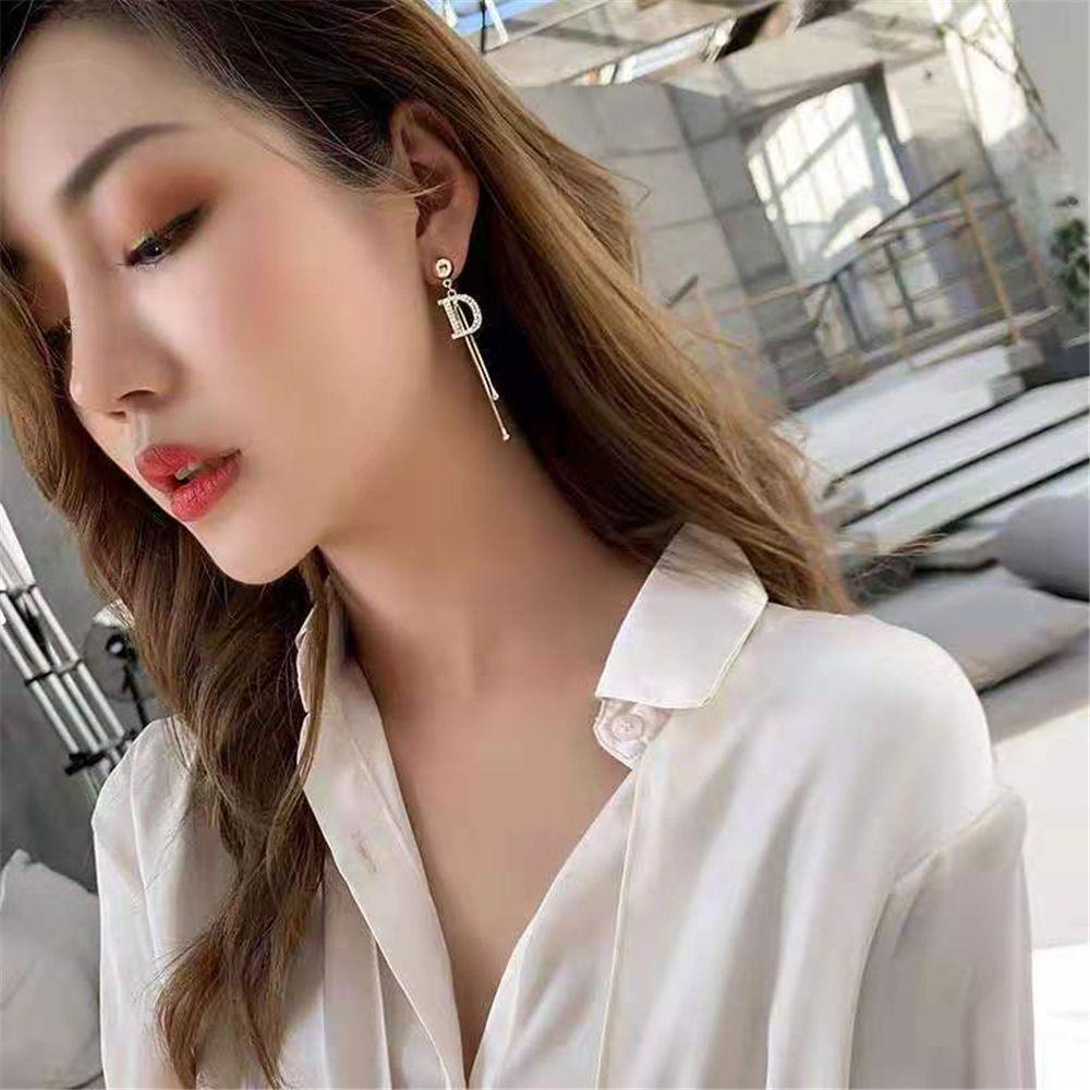 1 Đôi Bông Tai Chữ D Sang Trọng