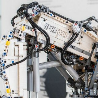 Đồ chơi lắp ráp Lego Technic 42100 - Siêu Máy Xúc Liebherr R 9800