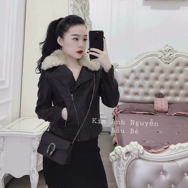 Áo da cổ lông hot hittt về đủ size S M L chất da mềm mặc vài năm ko hỏng  Cổ lông có thể tháo rời ạ. Lông mềm mịn tơi ..