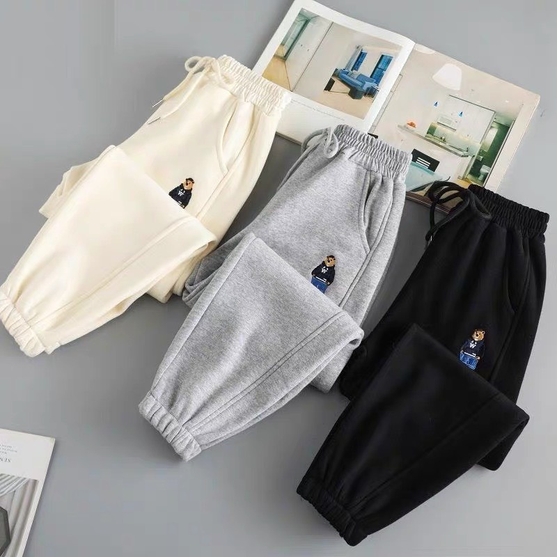 Quần Nỉ Thêu Gấu W Unisex Peony_boutique 👉 Nỉ Da Cá Form Đứng Hàn Quốc Nam Nữ