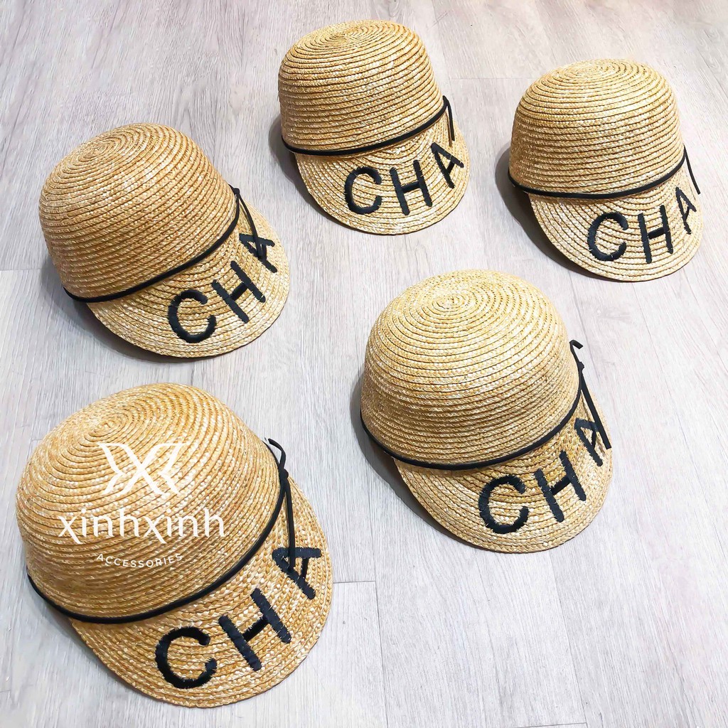 Mũ cói tự nhiên lưỡi trai đính chữ thời trang cá tính - Xinh Xinh Accessories