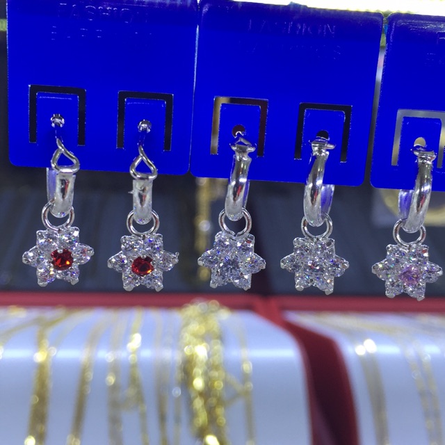 Khuyên tai Nmj mẫu treo hoa 5 cánh