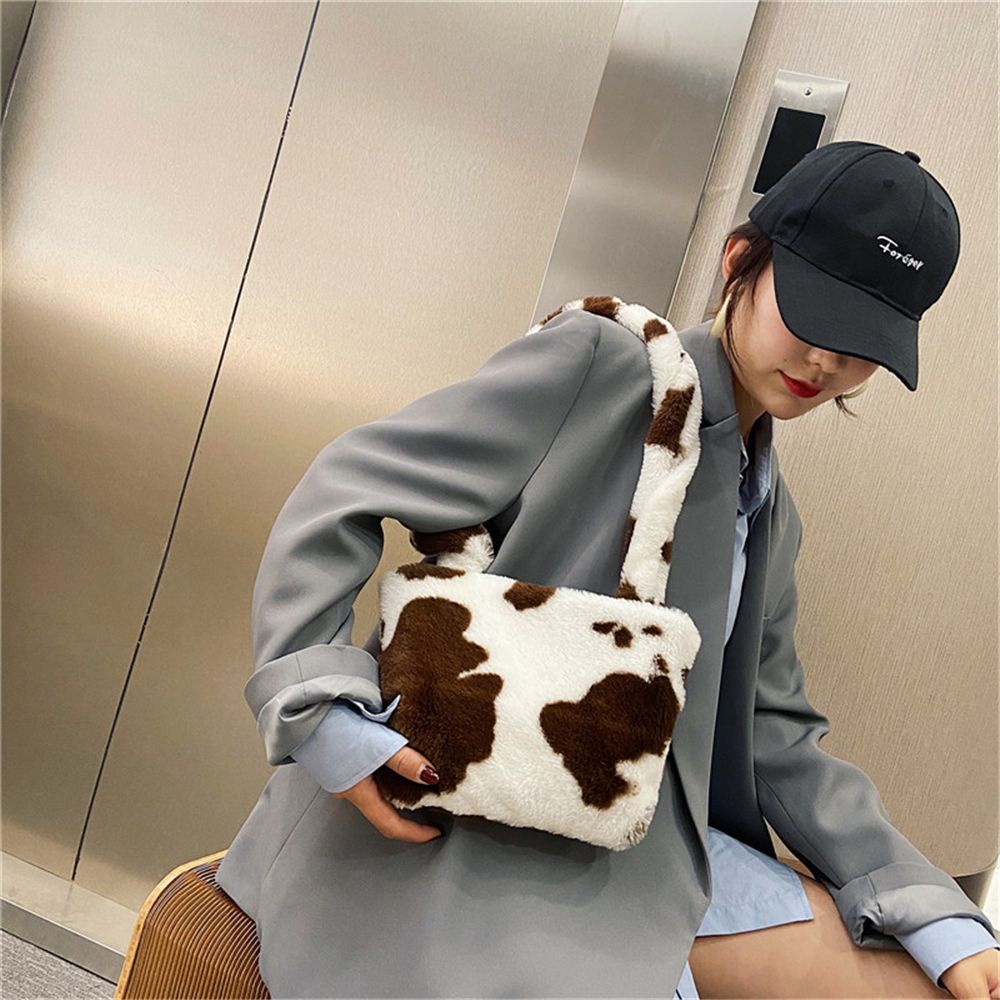 Túi Đeo Chéo Phủ Lông Giả Họa Tiết Bò Sữa Độc Đáo Thời Trang Cho Nữ