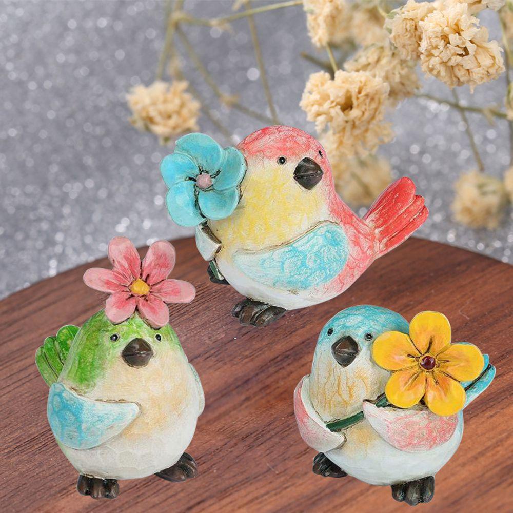 Chú Chim Cầm Hoa Trang Trí Sân Vườn