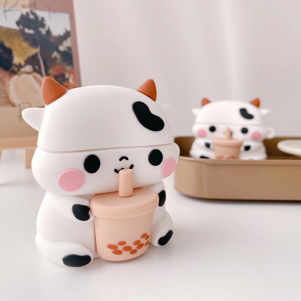 Vỏ bảo vệ hộp sạc tai nghe Airpods 1/2 họa tiết chú bò uống trà sữa