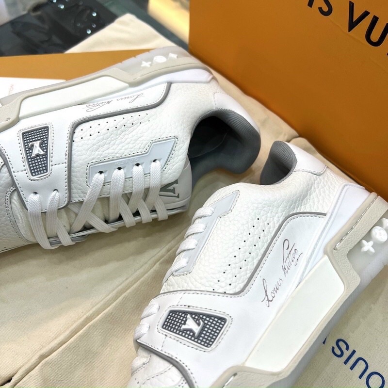GIÀY LV TRAINER SNEAKER WHITE SIGNATURE LAI AU DA THẬT