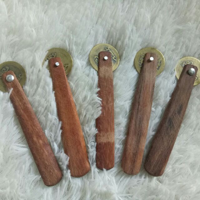 Đồng tiền cạo gió cán gỗ