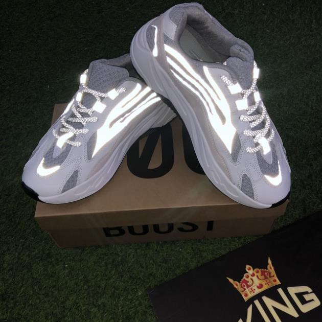 Giày YZ 700 Full phản quang + full box + tặng tất size (36-44) TỐT new ˇ .new