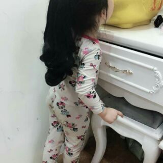 Buộc đuôi tóc giả cho bé