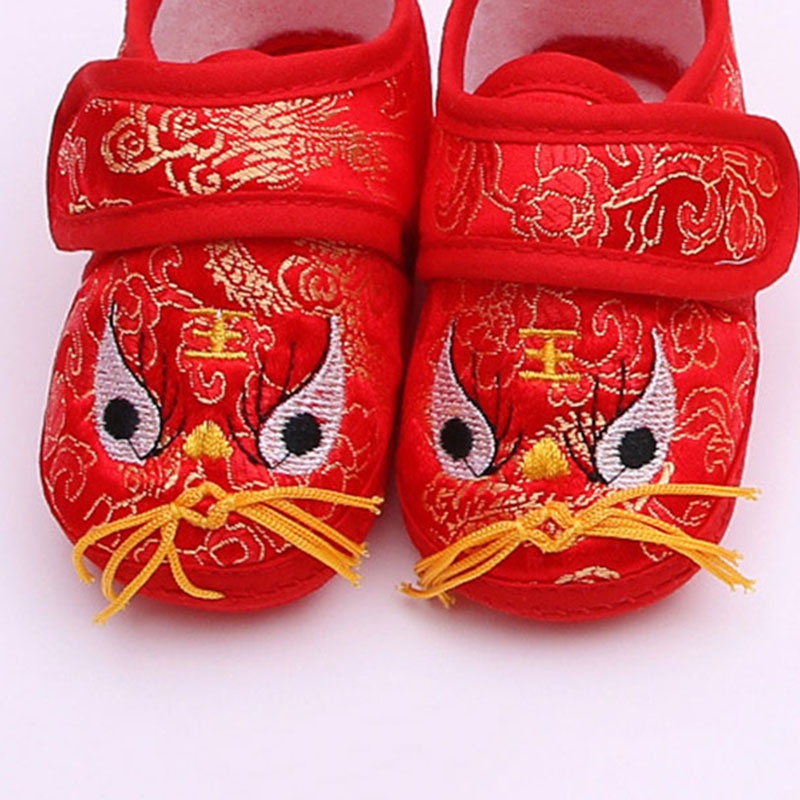Giày cotton thêu hình hổ đế mềm thời trang cho bé sơ sinh