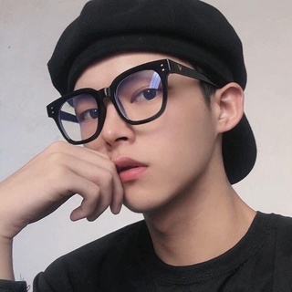 Kính V đen