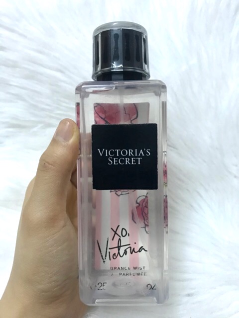 Xịt thơm toàn thân Victoria's Secret Fragrance Mist vuông 250ml