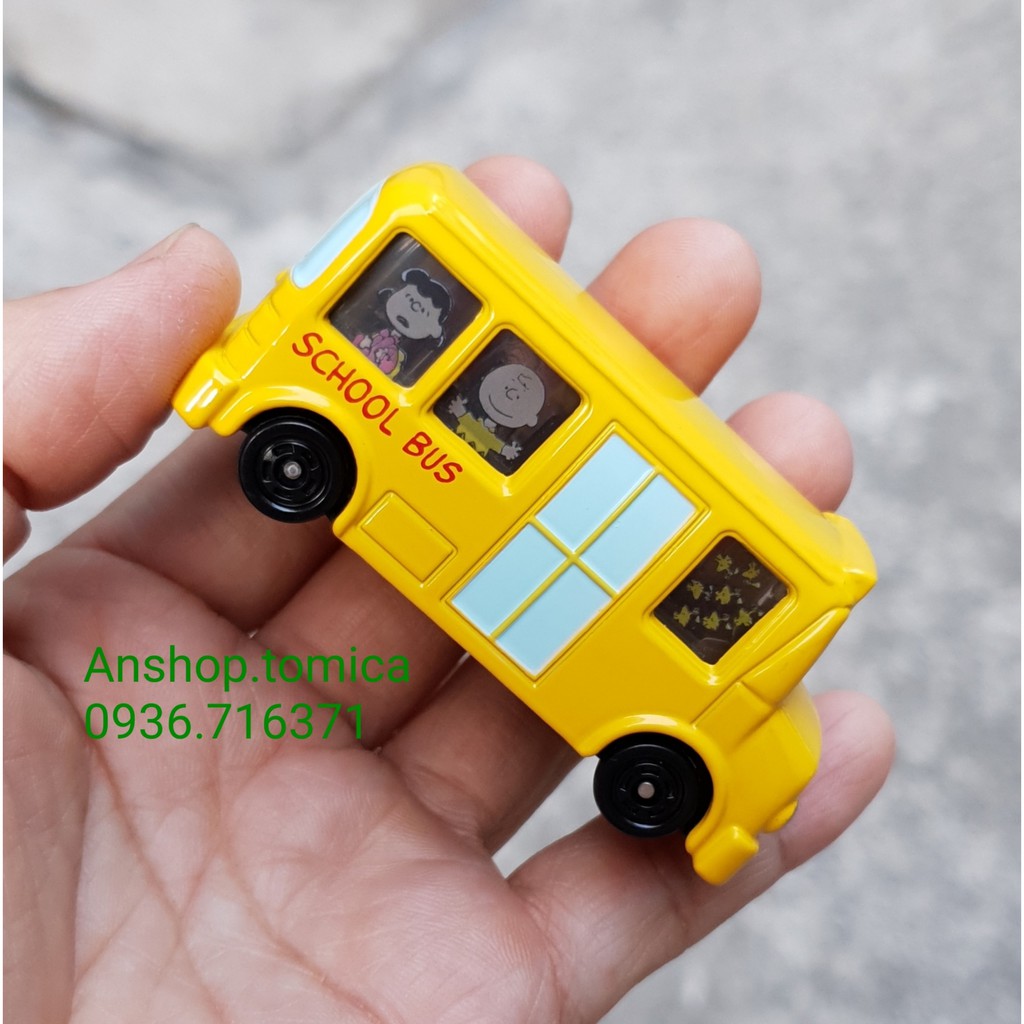 Mô hình xe bus trường học (Snoopy School Bus) màu vàng tomica Nhật Bản