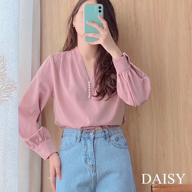 Áo sơ mi công sở Daisy chất liệu lụa mềm mại, freesize cổ khoét chữ V thêu ngọc AXL602