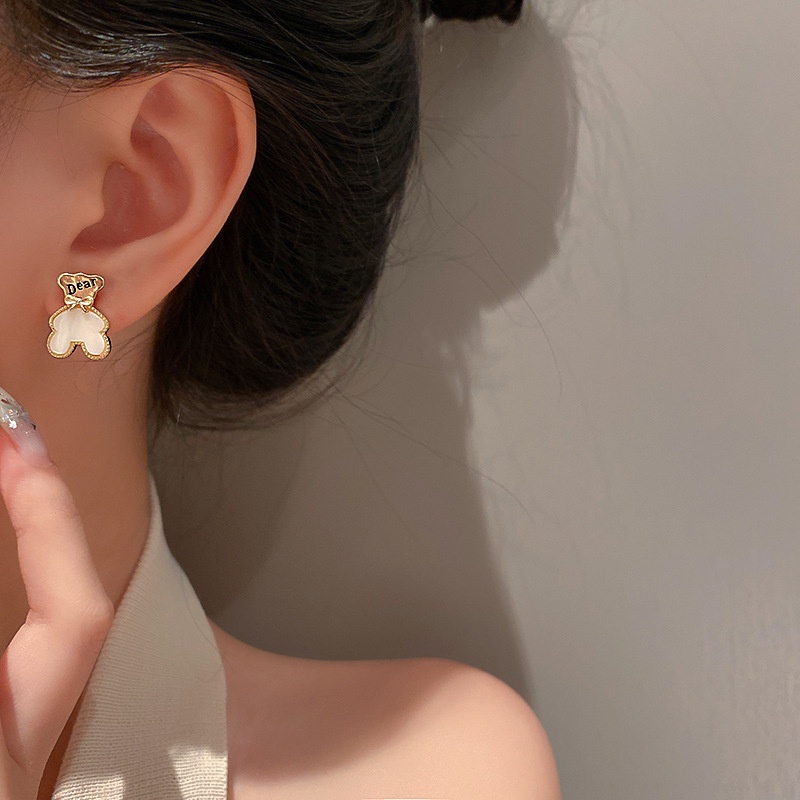 Đôi Bông Tai Hình Gấu Trắng Và Chữ Cái Thời Trang Hàn Quốc