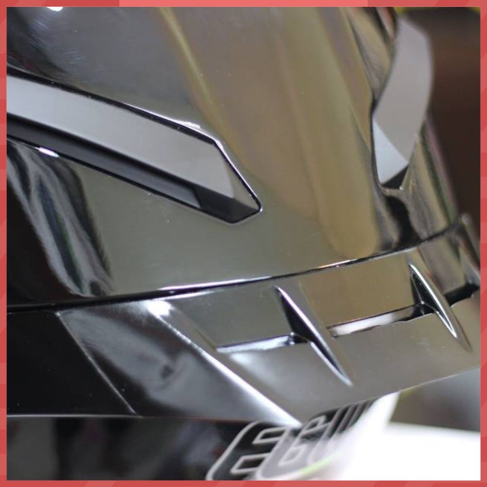 Đuôi gió nhựa găn nón hảo hiểm + ốc