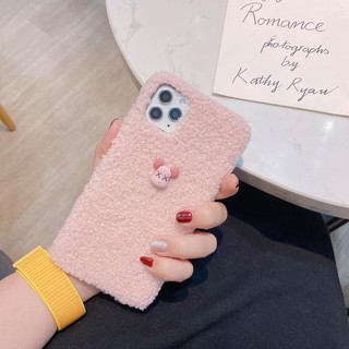 Ốp vải hồng gấu kaws