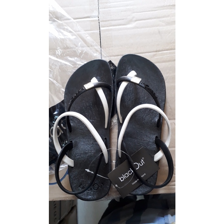 Giày xỏ ngón Blackout