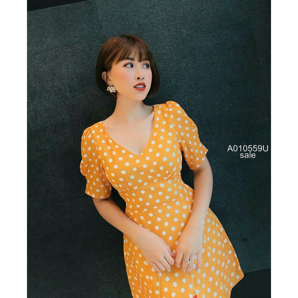 Đầm xòe bi vàng tay con thời trang