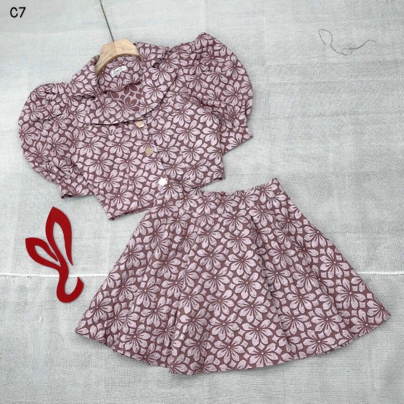Set áo cổ vest chân váy xòe