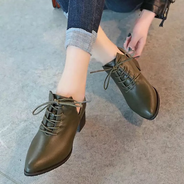 [Hàng ỏrder ] oxford nữ khoét cổ cá tính | BigBuy360 - bigbuy360.vn