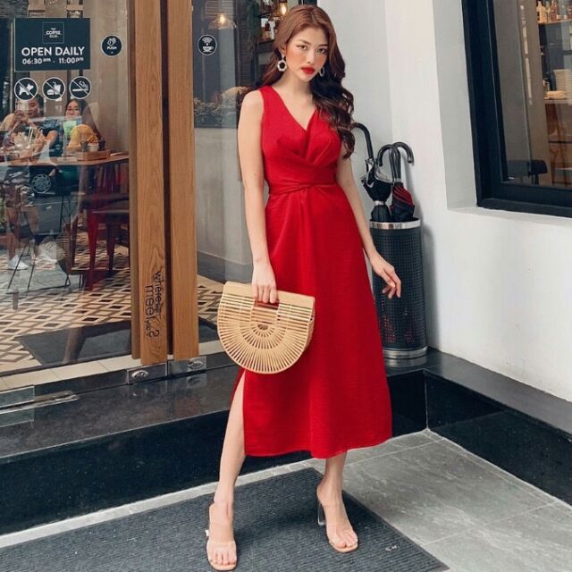 Đầm maxi dáng dài sát nách cổ V xoắn eo