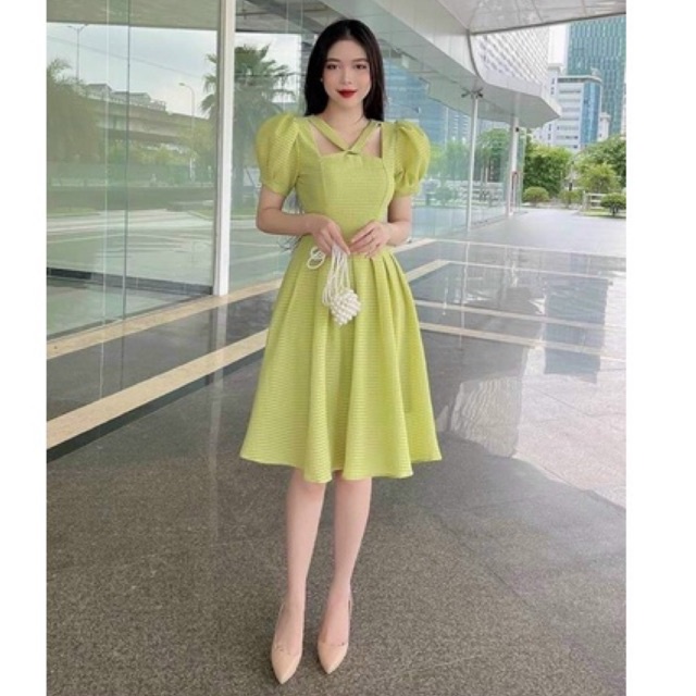 Váy xoè cổ chéo max xinh